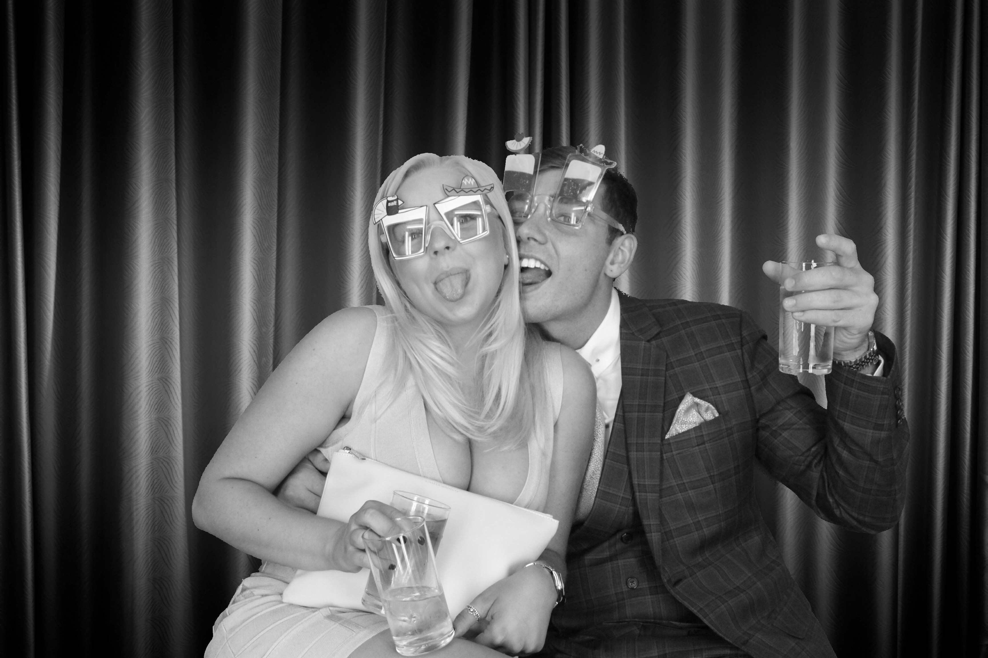 Mr & Mrs Hillier | View more photos from the event at gallery.myphotoboothexperience.co.uk/u/MyPhotoBoothExperienceLtd/Mr-Mrs-Hillier